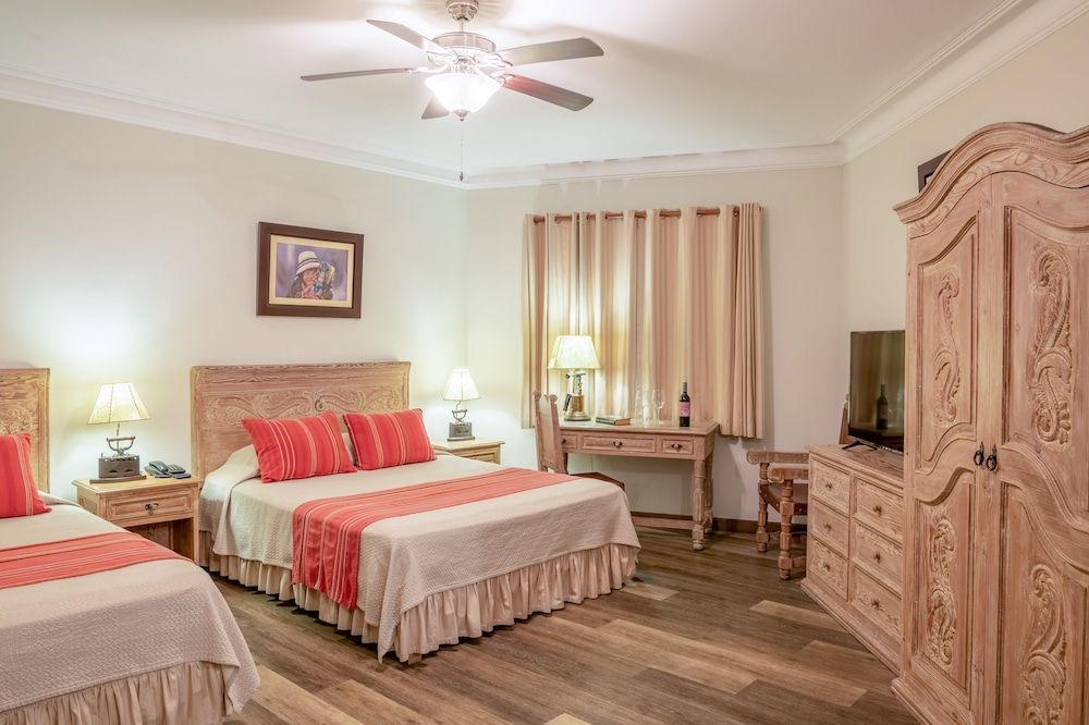 Antigua Miraflores Hotel Triple Senorial Room 6