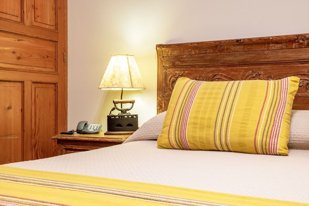 Antigua Miraflores Hotel Single Colonial Room 8