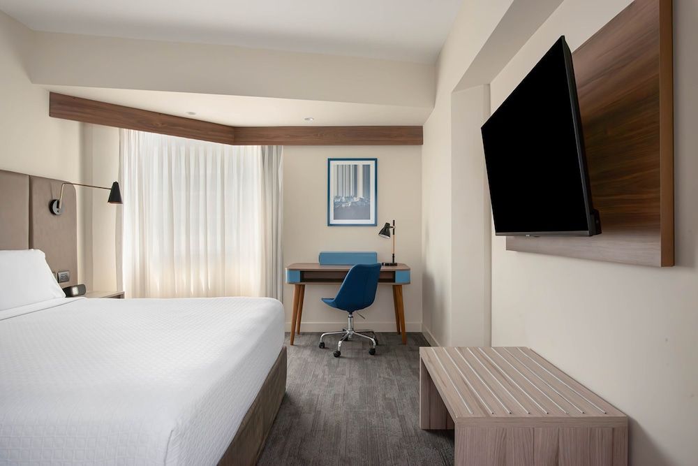 Crowne Plaza Lima by IHG Standard Room, 1 Queen Bed, City View 6