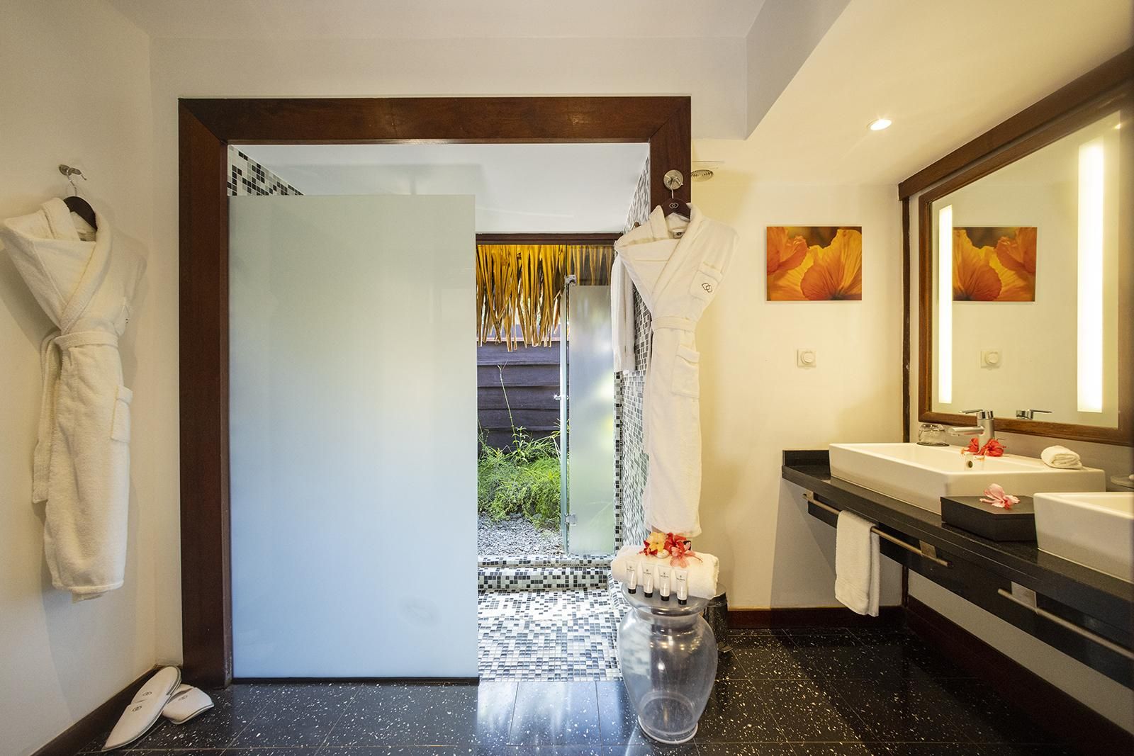 Luxury Bungalow 1 King Bed Garden View