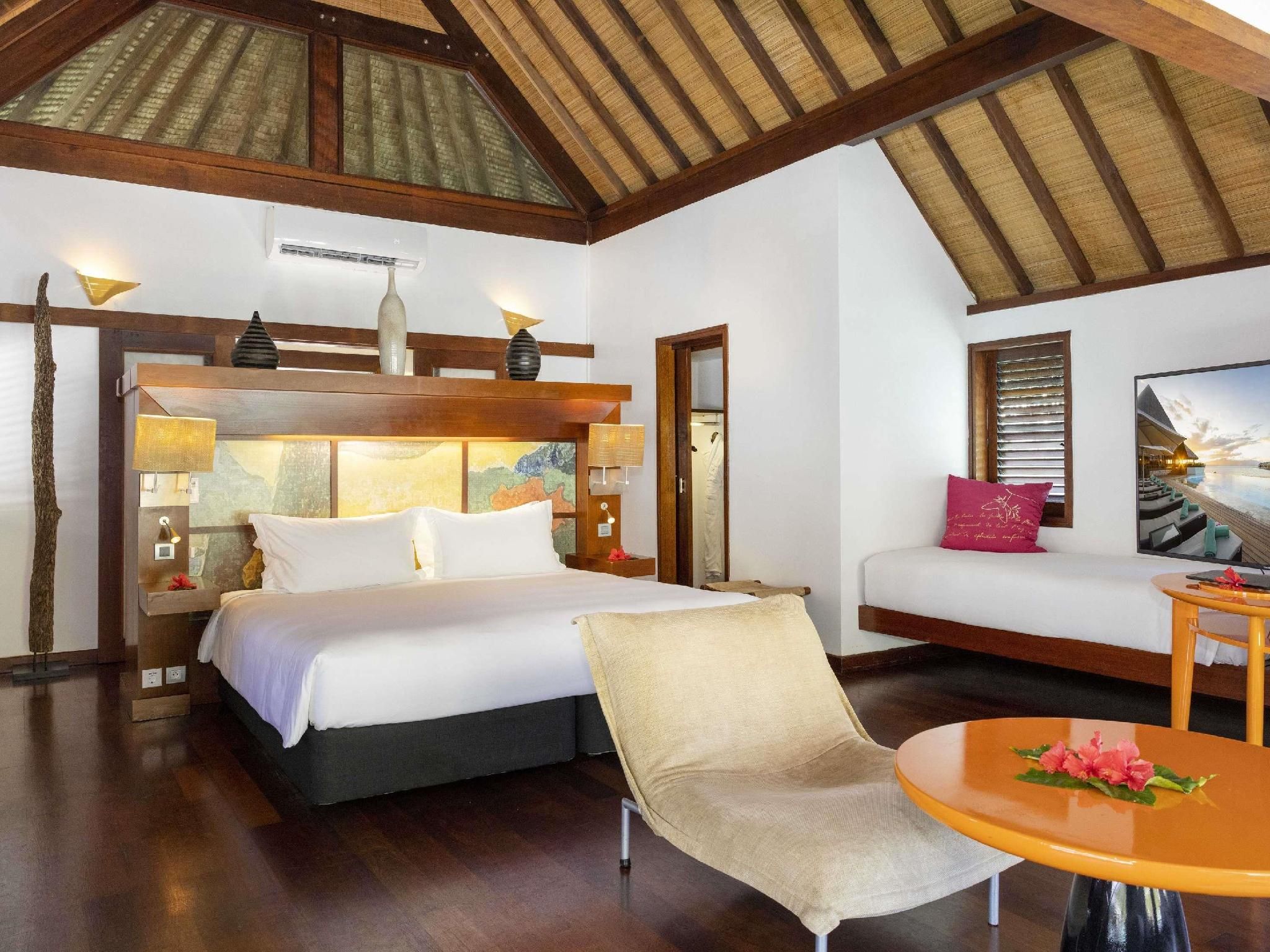Luxury Bungalow 1 King Bed Garden View