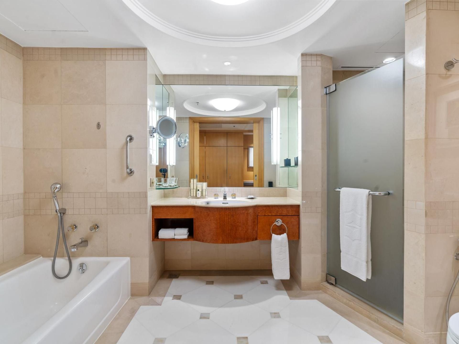 Horizon Club Deluxe King Room