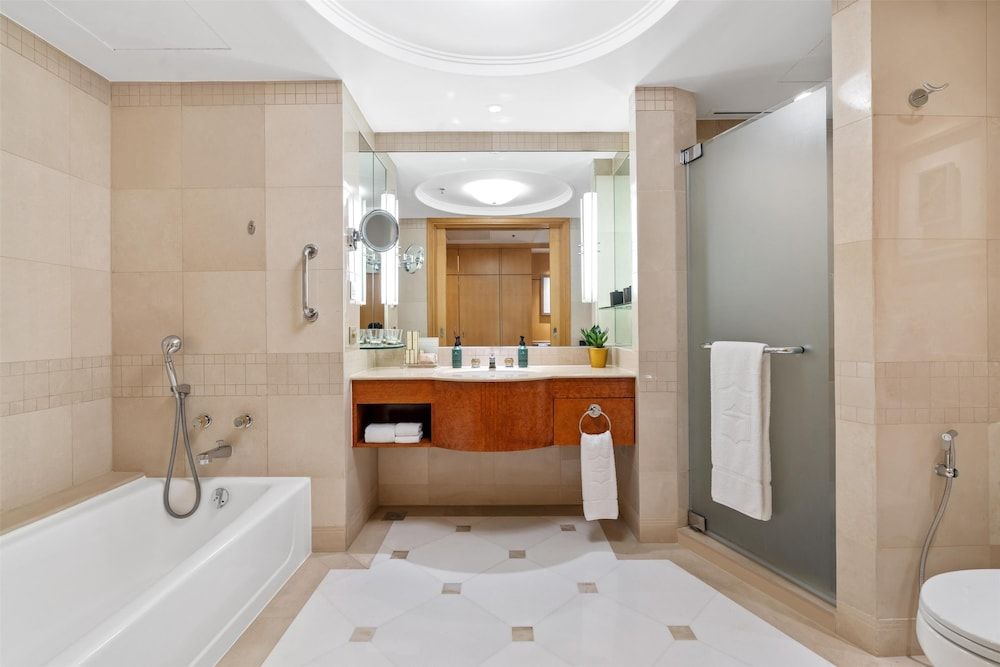 Makati Shangri-La, Manila Deluxe Room, 2 Twin Beds 5