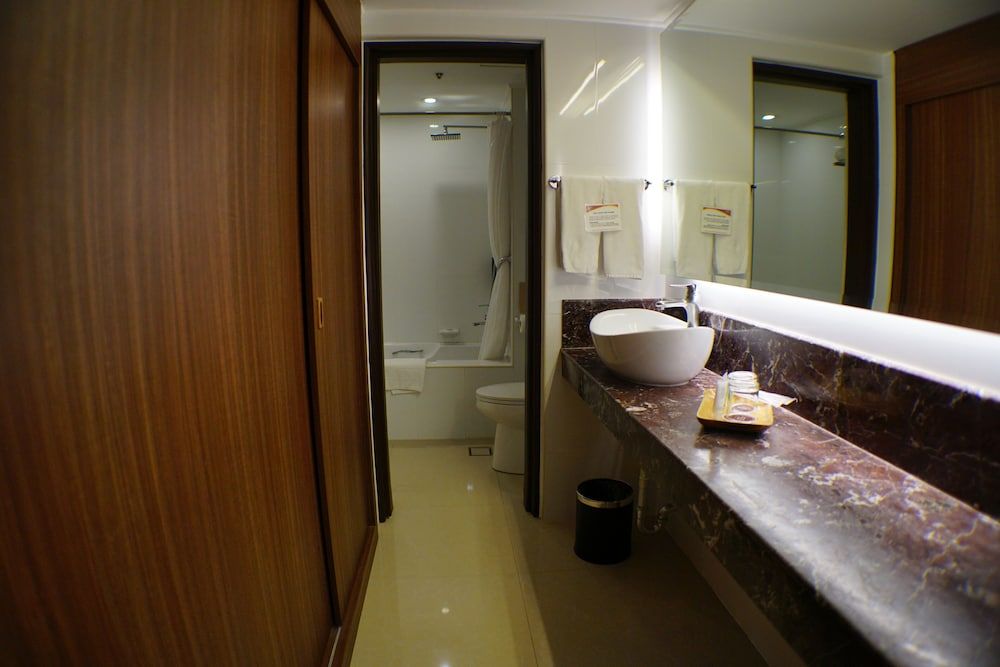undefined Bayview Park Hotel Manila 10