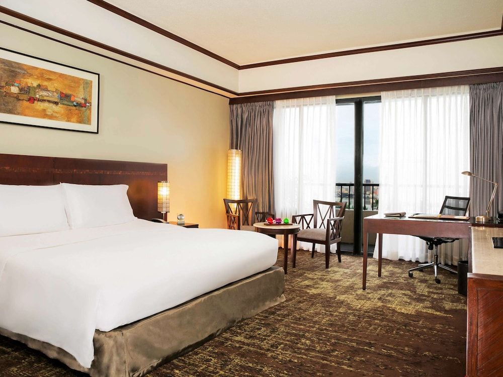 undefined Sofitel Philippine Plaza Manila 6