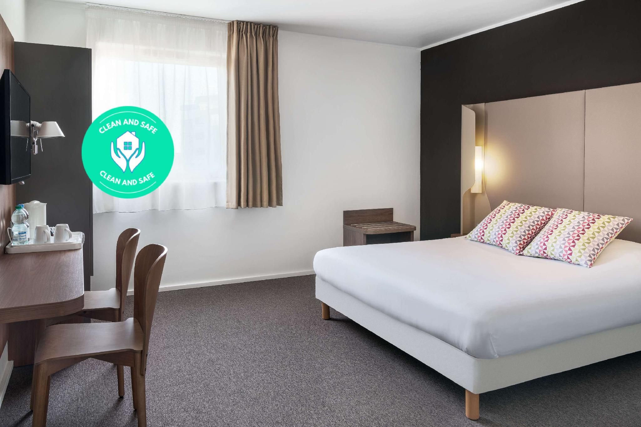 Campanile Hotel Katowice Standard Room - 1 Queen Bed