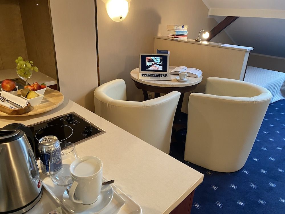 Booking Hotel & Spa Business Single Room 6