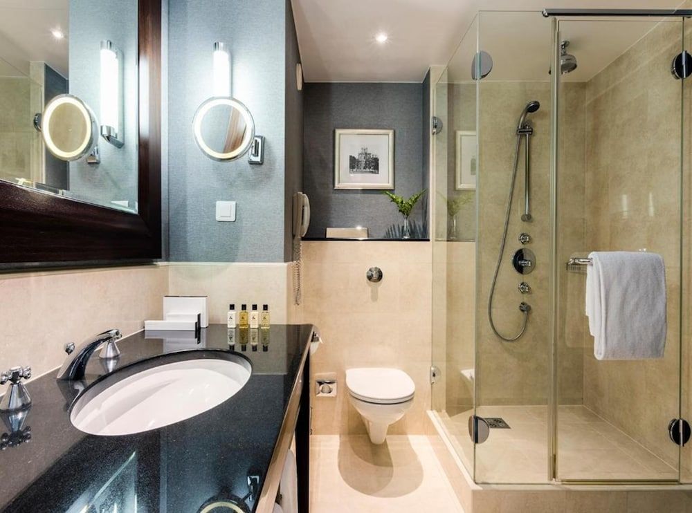 InterContinental Warsaw by IHG Classic Room, 1 King Bed (Palace View) 5