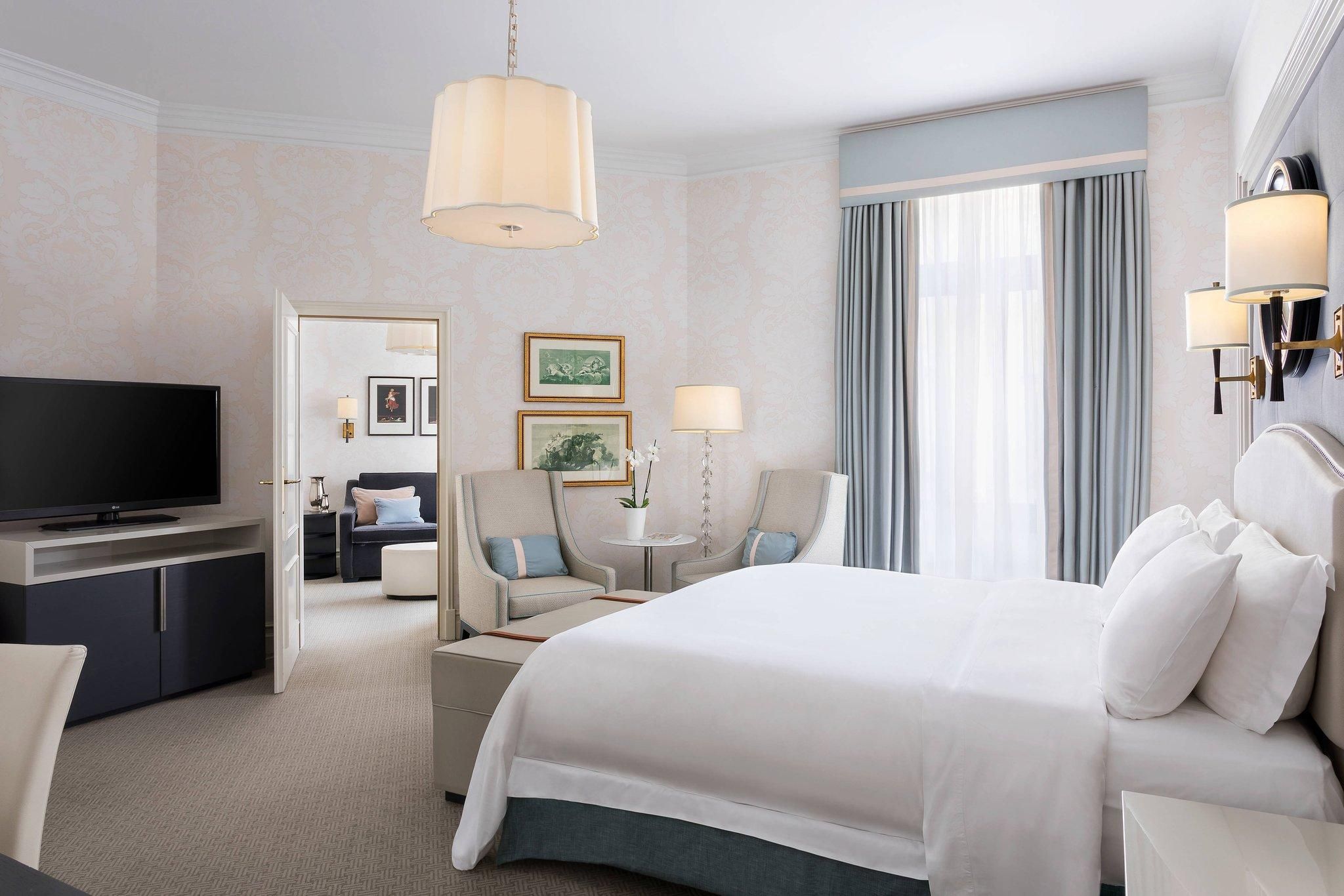 Junior Suite, 1 Bedroom Suite, 1 King, Courtyard view