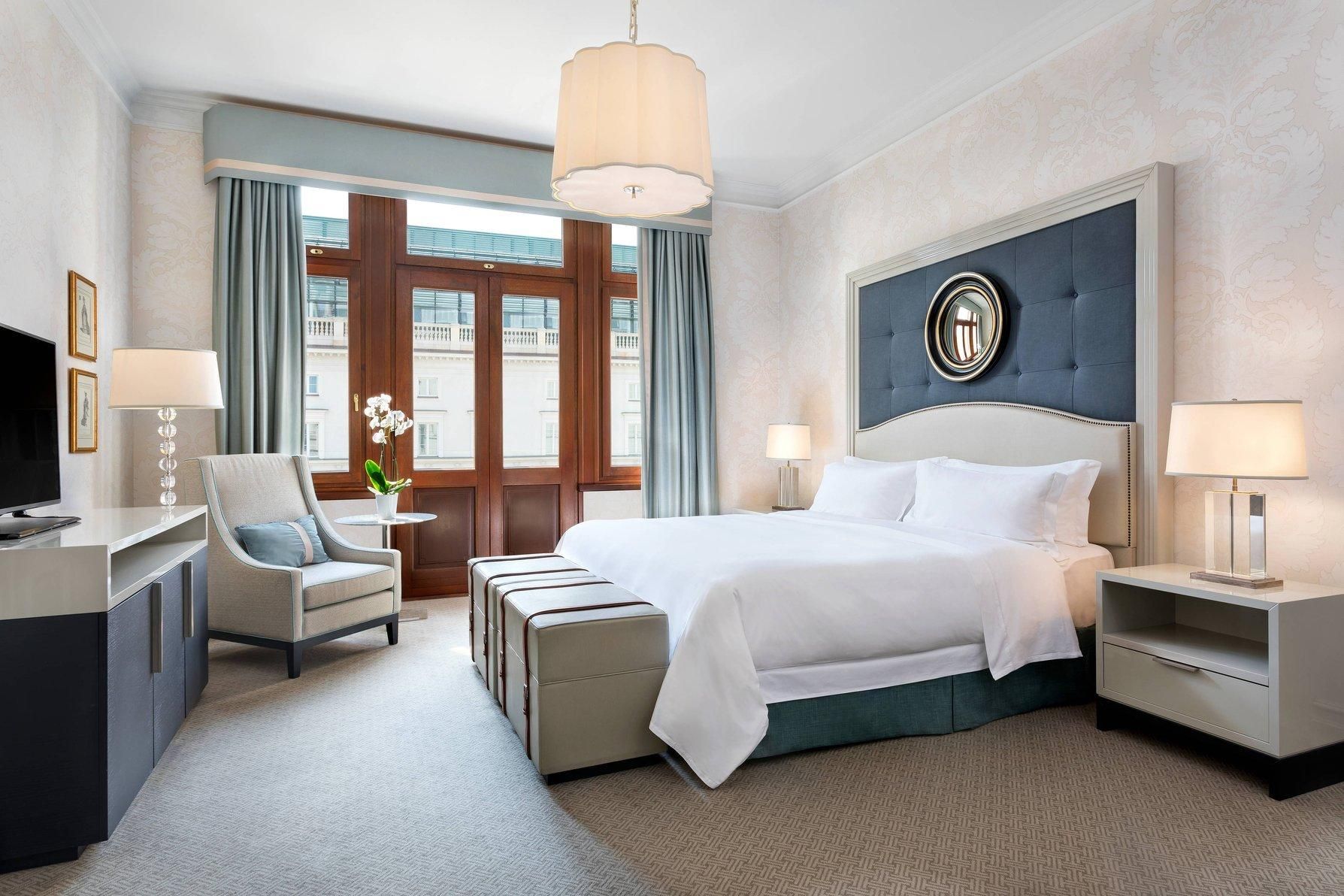 Glorietta Suite, 2 Bedroom Larger Suite, Bedroom 1: 1 King, Bedroom 2: 1 King, Main Street View