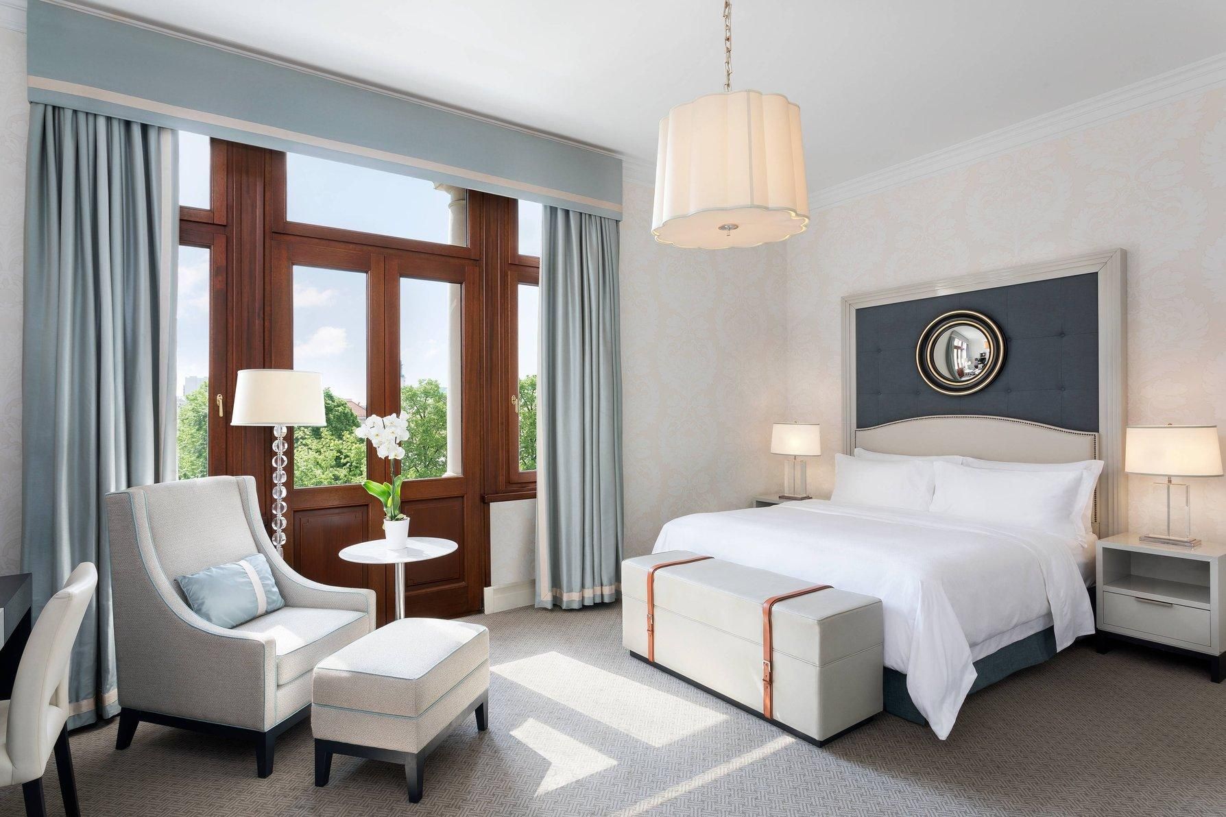 Glorietta Suite, 2 Bedroom Larger Suite, Bedroom 1: 1 King, Bedroom 2: 1 King, Main Street View