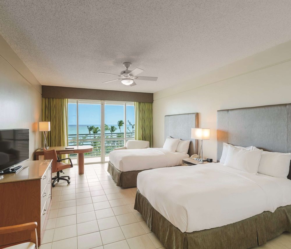 Ocean Tower Suite with Parlor 1 King and 2 Doubles