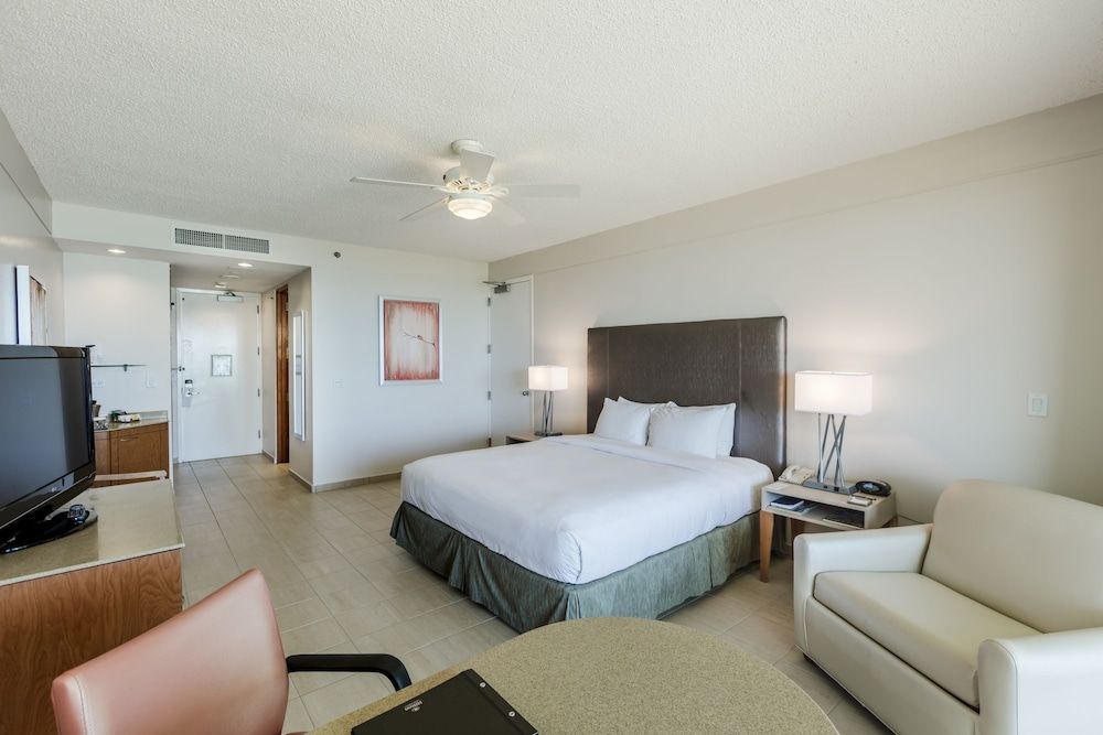 Oceanfront Deluxe Patio Room with 1 King Bed