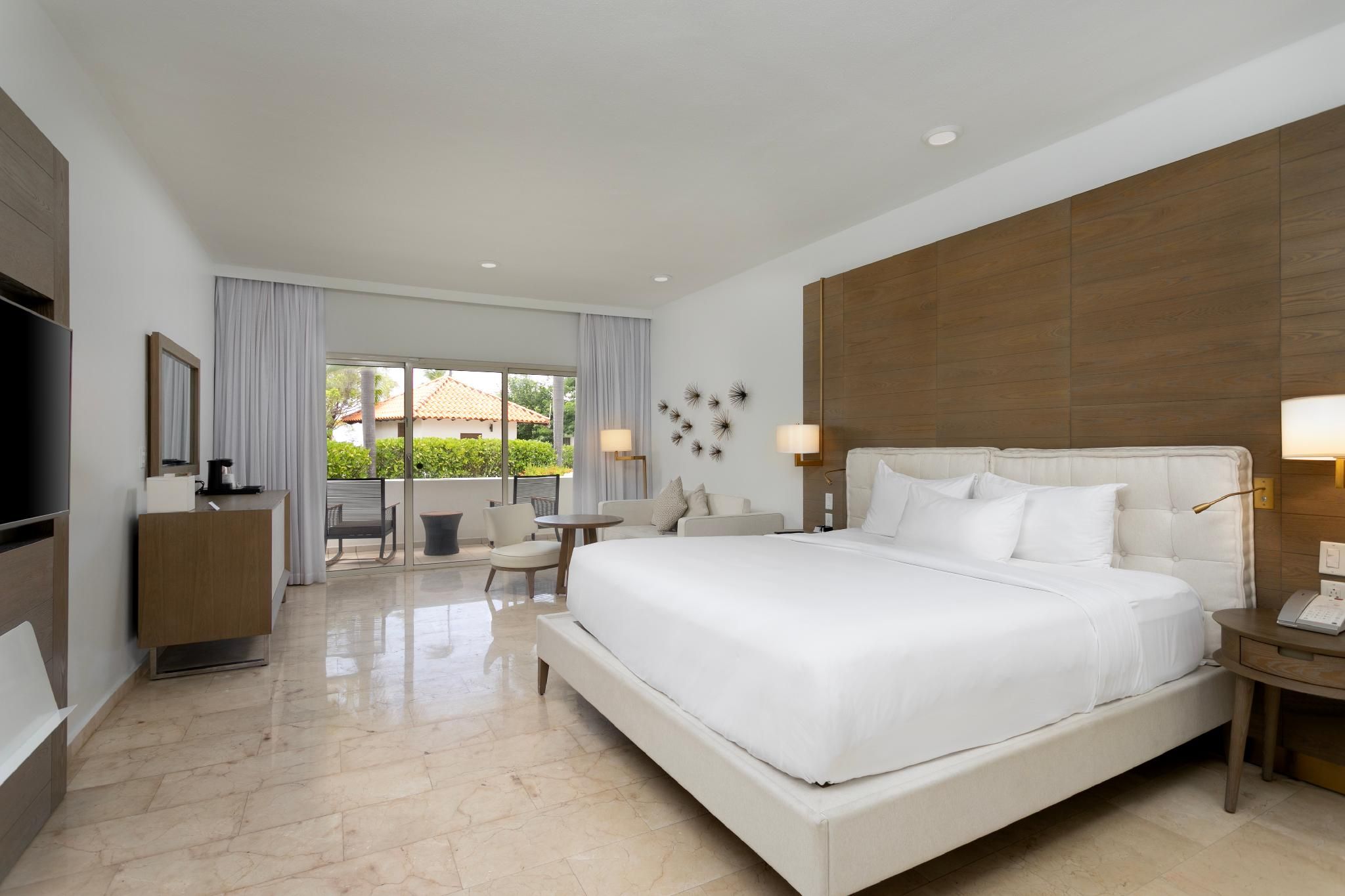 1 King Bed Garden View Deluxe