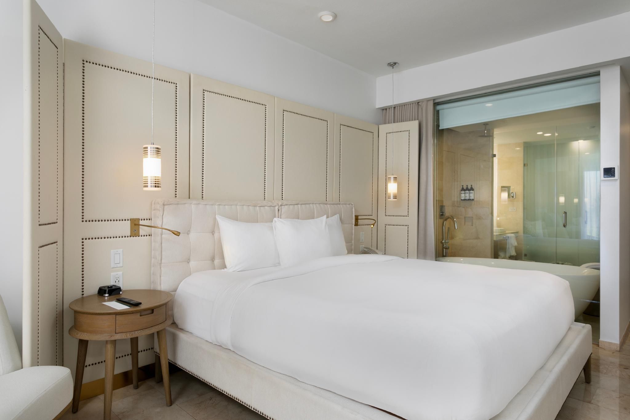 1 King Bed Garden View Premium