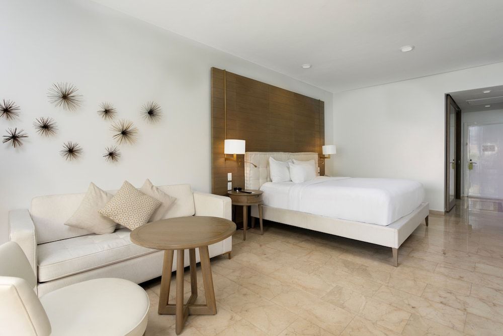 Deluxe Room, 1 King Bed, Garden View