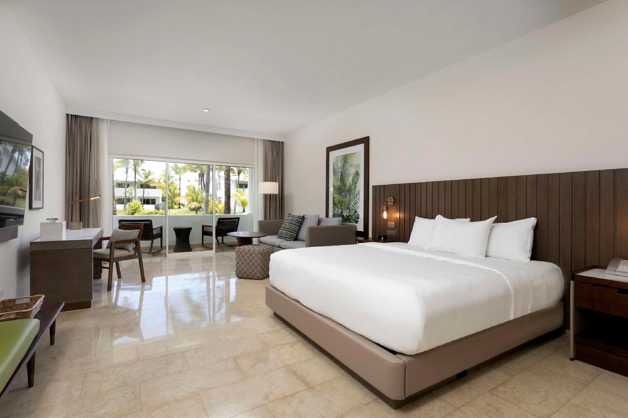 1 King Bed Garden View