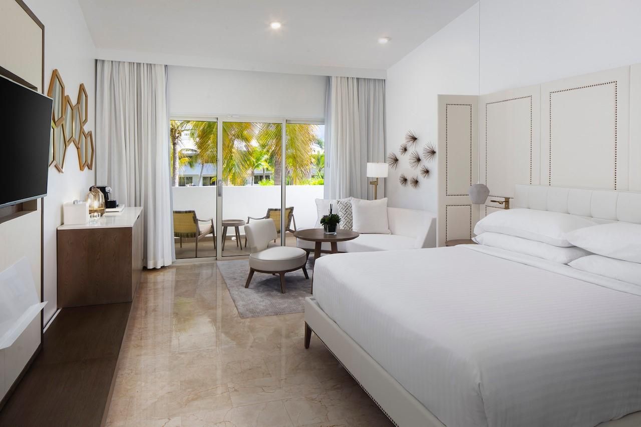 1 King Bed Garden View Premium