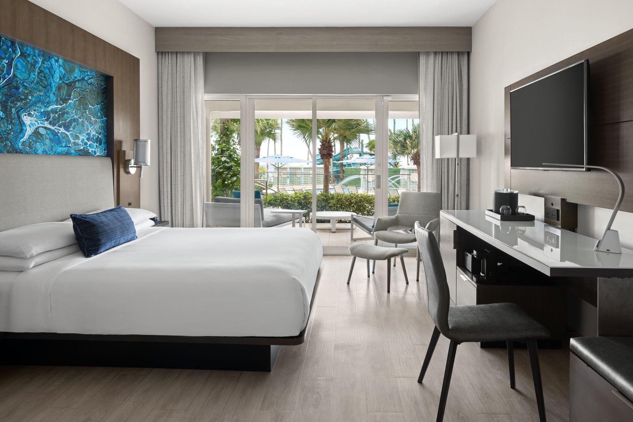 Guest room, 1 King, Pool view, Cabana Building, Pool access