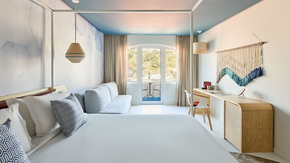 Suite, 1 King Bed, Balcony
