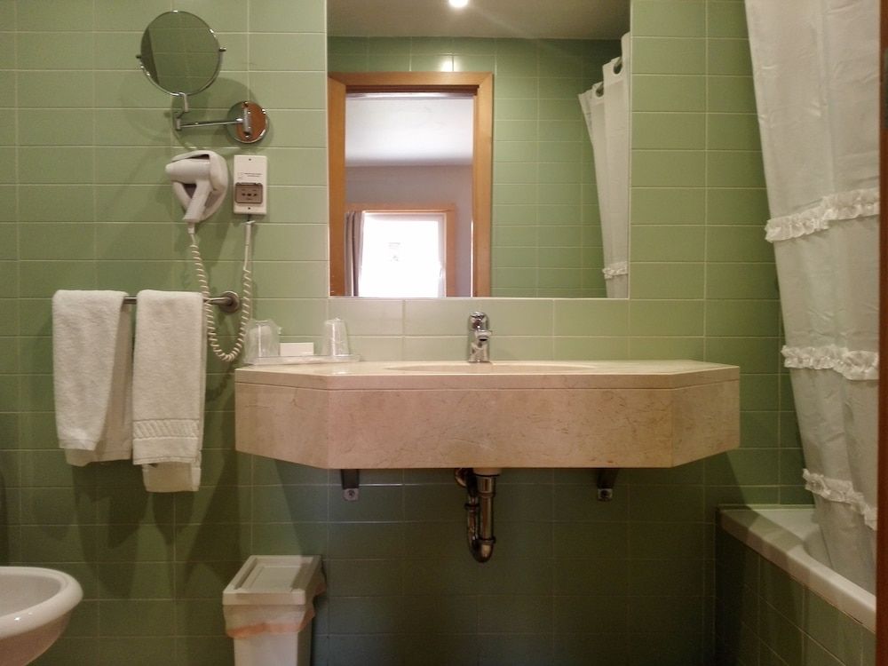 Cascais Hotel Single Room 4