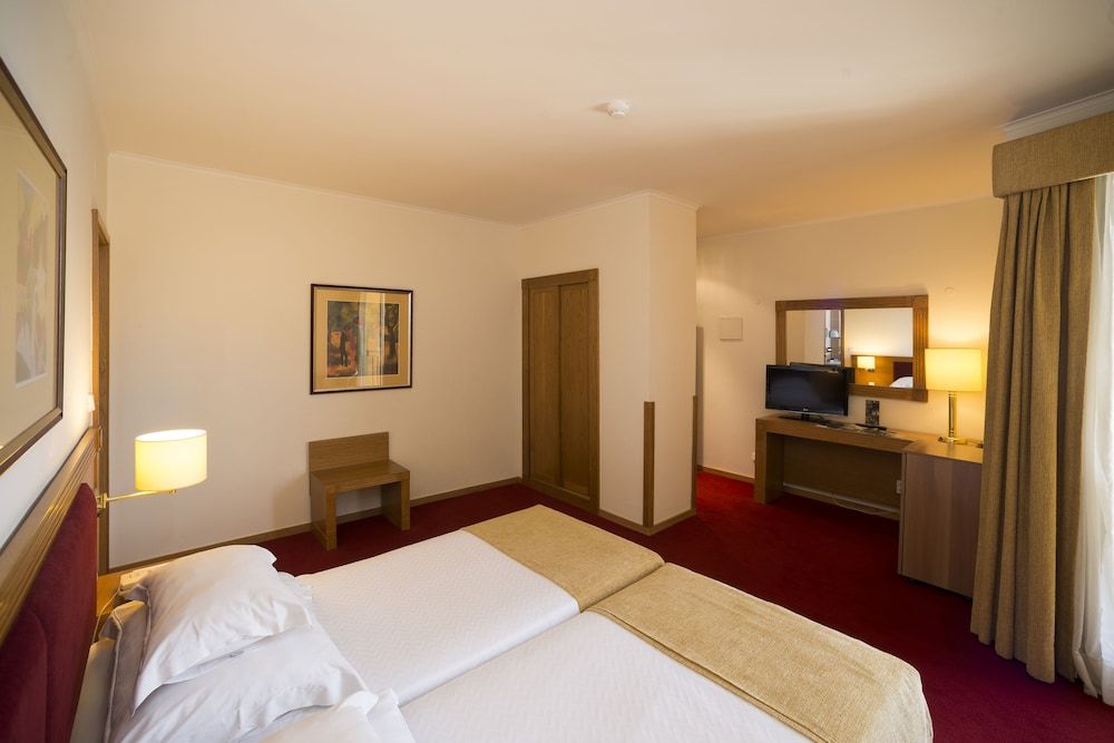 Vila Gale Estoril Hotel Twin Room (2 Adults + 1 Child) 5