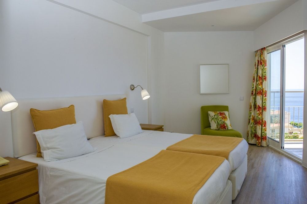Family Apartment, 1 Bedroom, Partial Ocean View