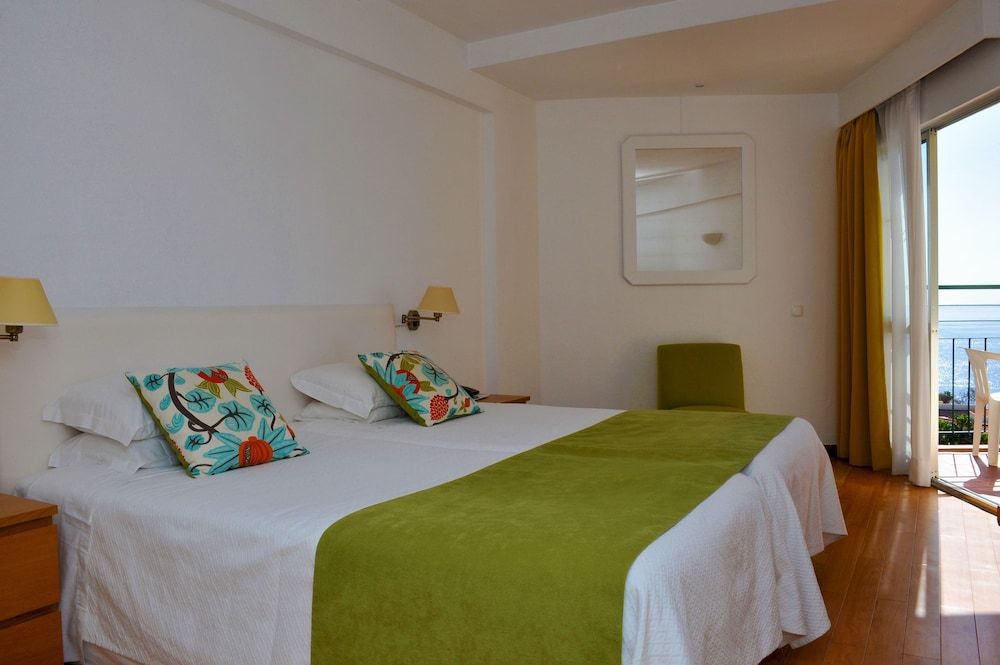 Family Apartment, 1 Bedroom, Partial Ocean View