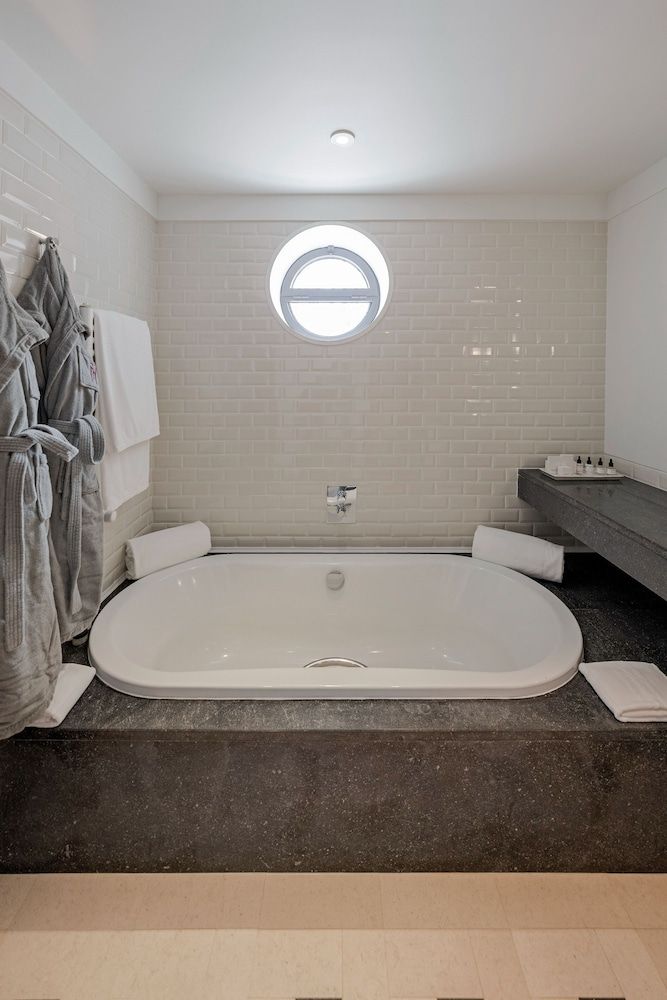 Terra Nostra Garden Hotel Deluxe Suite 4