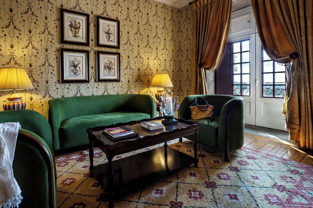 Pousada Mosteiro de Guimarães - Monument Hotel Suite (Master, 2 Adults + 2 Children) 6