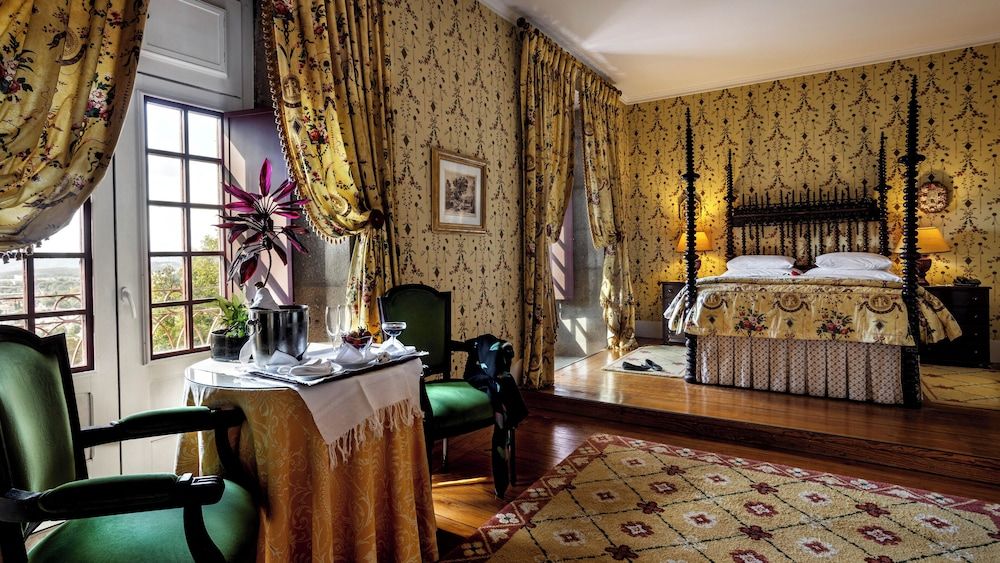 Pousada Mosteiro de Guimarães - Monument Hotel Suite (Master, 2 Adults + 2 Children) 4