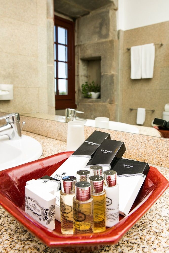 Pousada Mosteiro de Guimarães - Monument Hotel Suite (Master, 2 Adults + 2 Children) 3