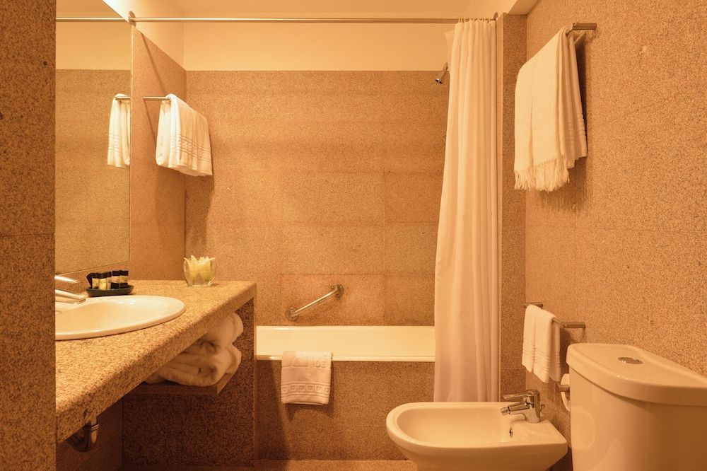 Pousada Mosteiro de Guimarães - Monument Hotel Superior Double or Twin Room (Deluxe Historic) 2