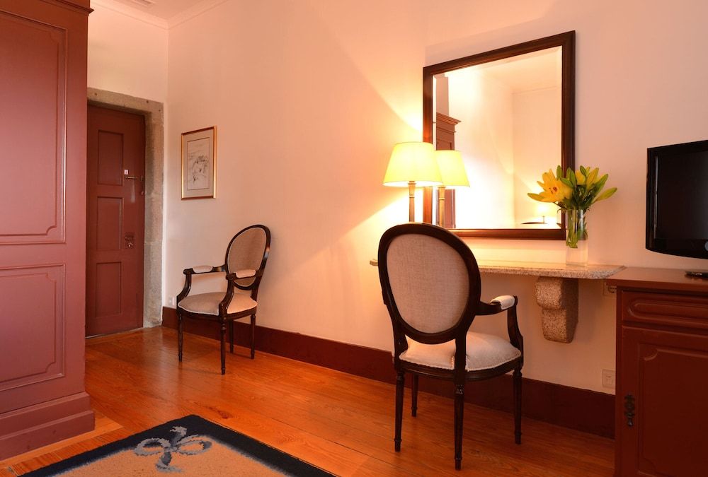 Pousada Mosteiro de Guimarães - Monument Hotel Superior Double or Twin Room (Deluxe Historic) 4