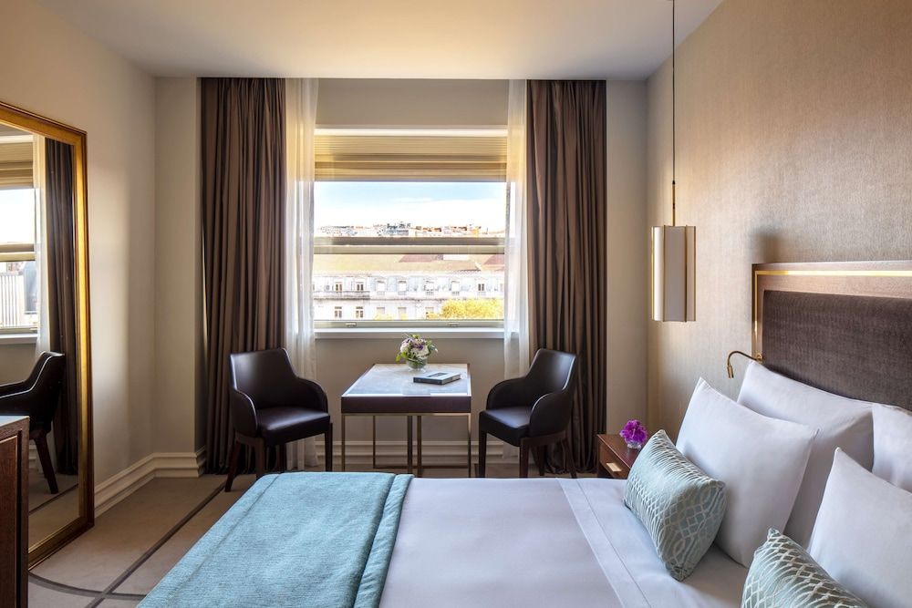 Premium Avenue View