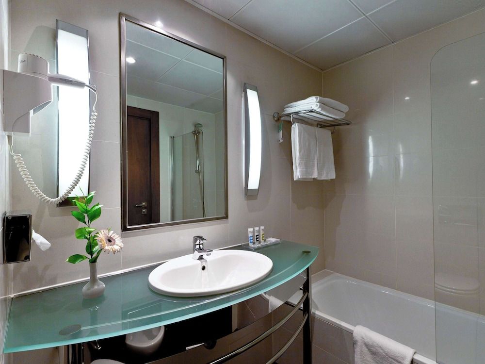 Mercure Lisboa Hotel Standard Room, 1 Queen Bed 8