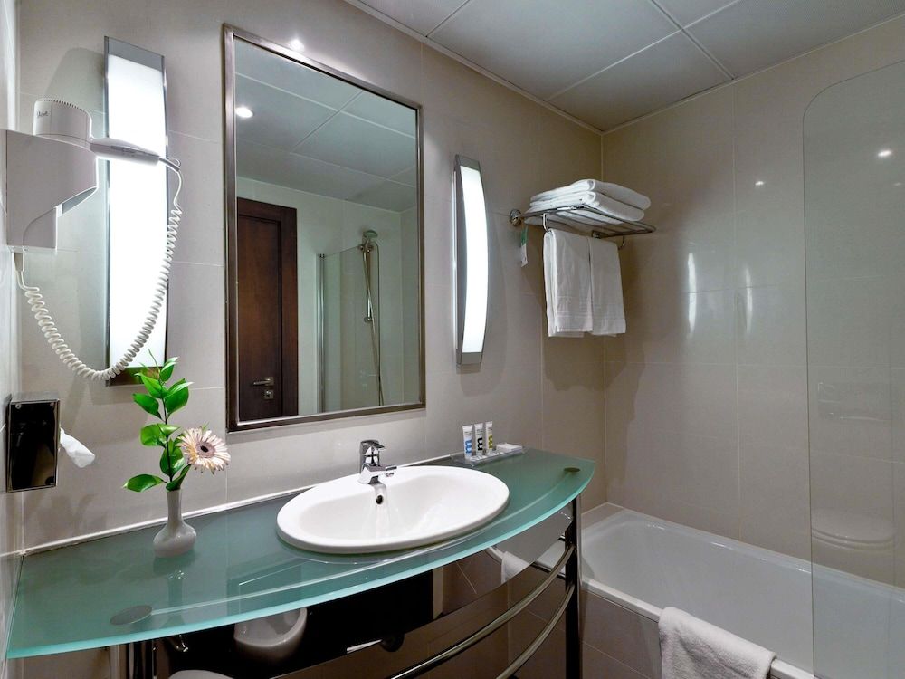 Mercure Lisboa Hotel Standard Room, 1 Queen Bed 7