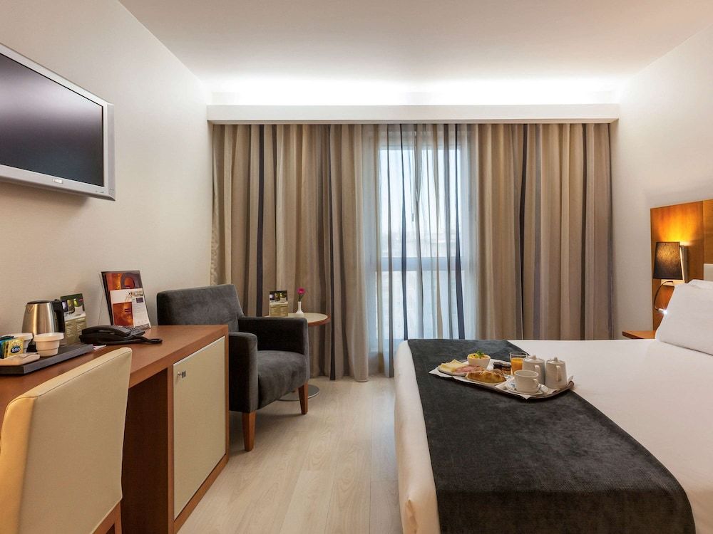 Mercure Lisboa Hotel Standard Room, 1 Queen Bed 5