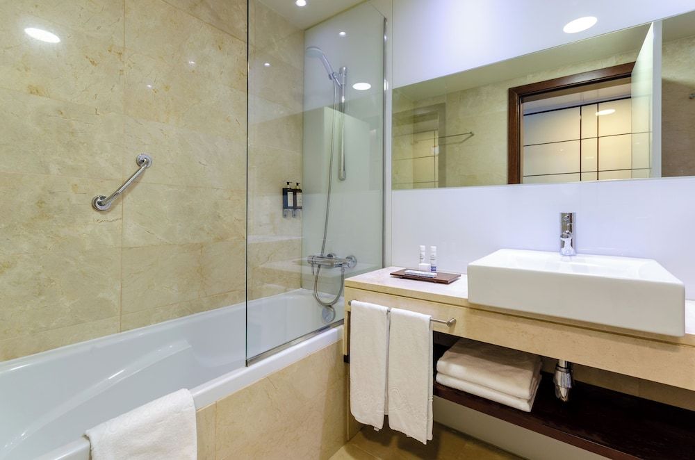 Olissippo Oriente Double or Twin Room (with Extra Bed) 9