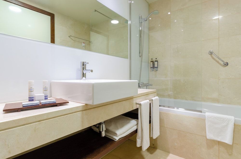 Olissippo Oriente Double or Twin Room (with Extra Bed) 7