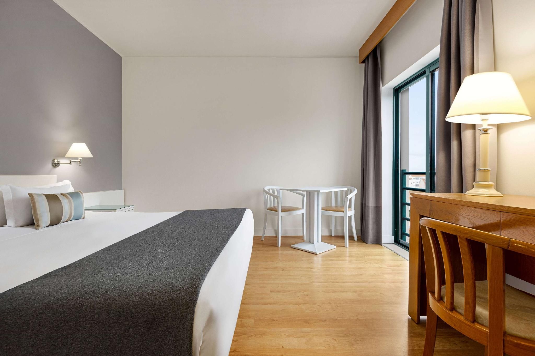 1 King Bed, Standard, Non-Smoking