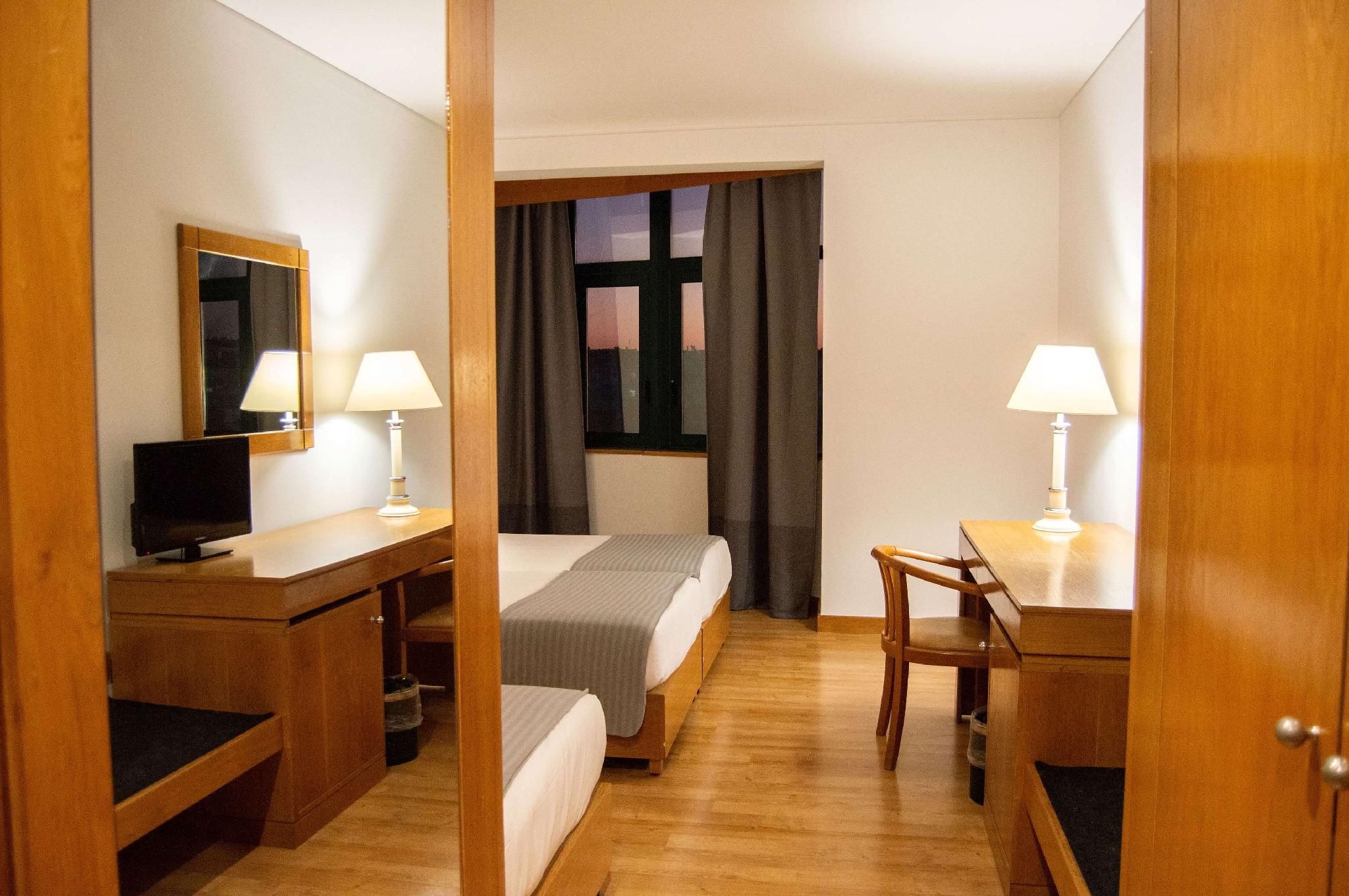 3 Twin Beds, Standard, Non-Smoking