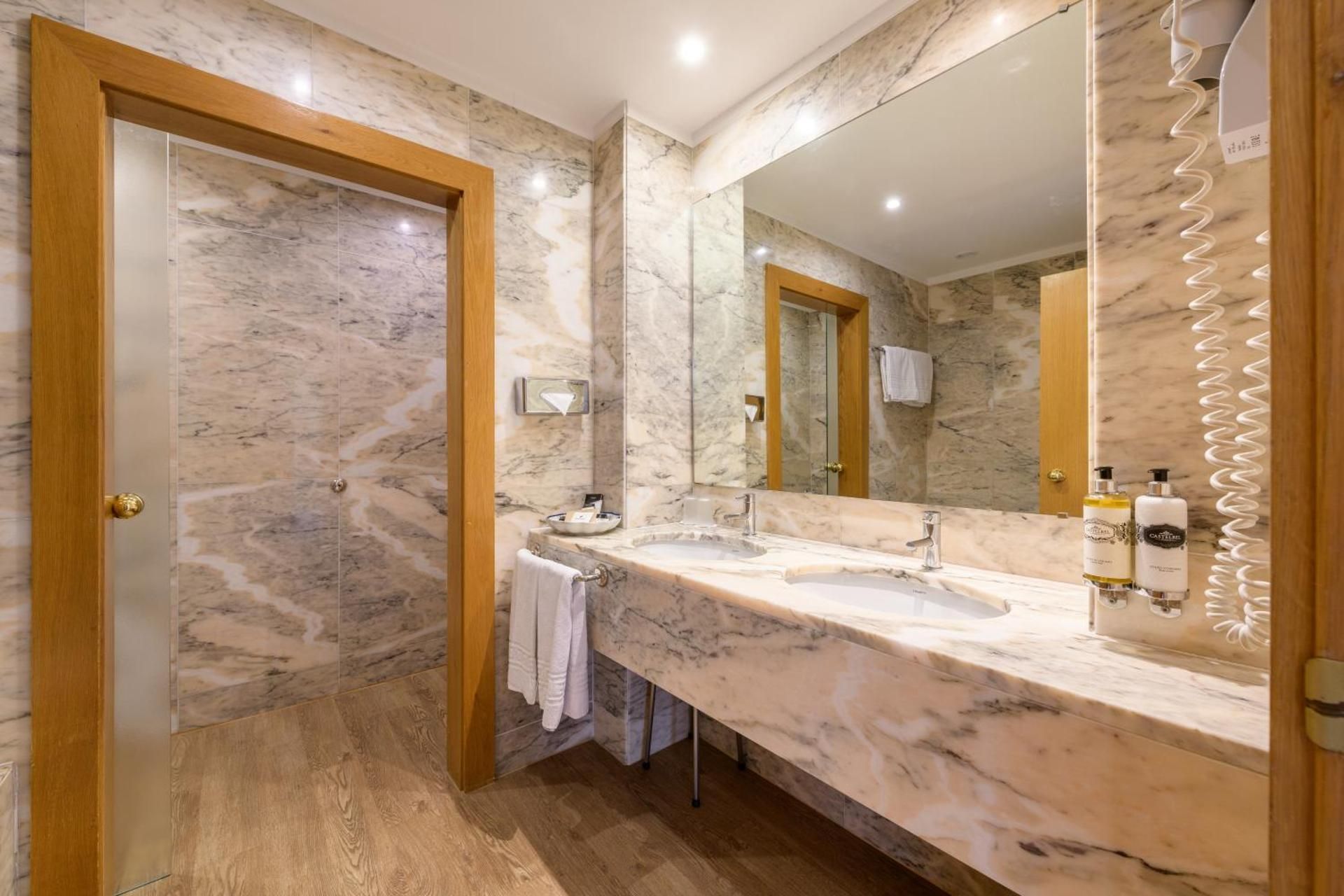 Panoramic Suite with Terrace