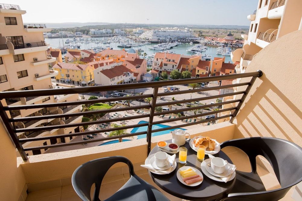 Hotel Vila Gale Marina Standard Twin Room, Pool View (2 Adults + 1 Child) 7