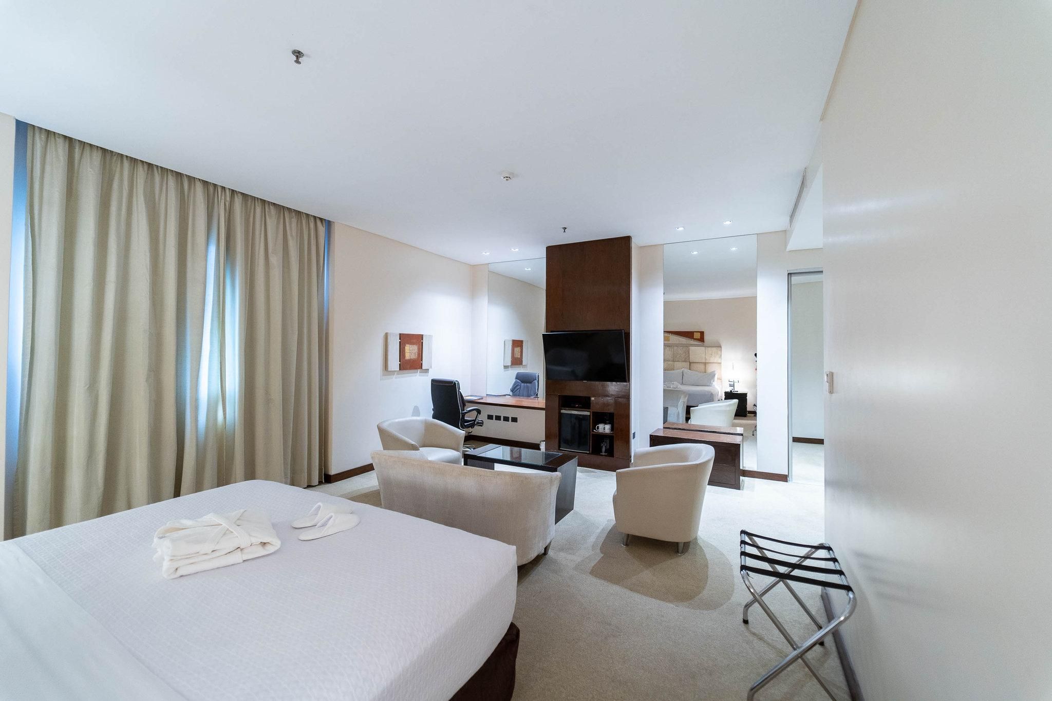 1 King 1 Bedroom Suite
