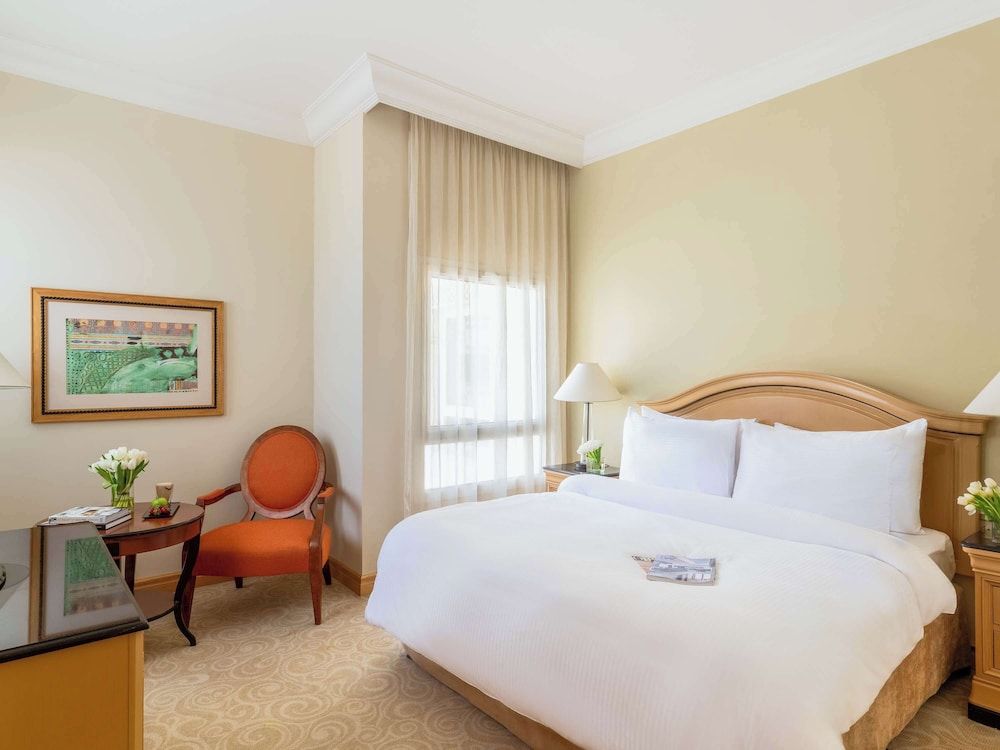 Mövenpick Hotel Doha Business Suite, 1 King Bed