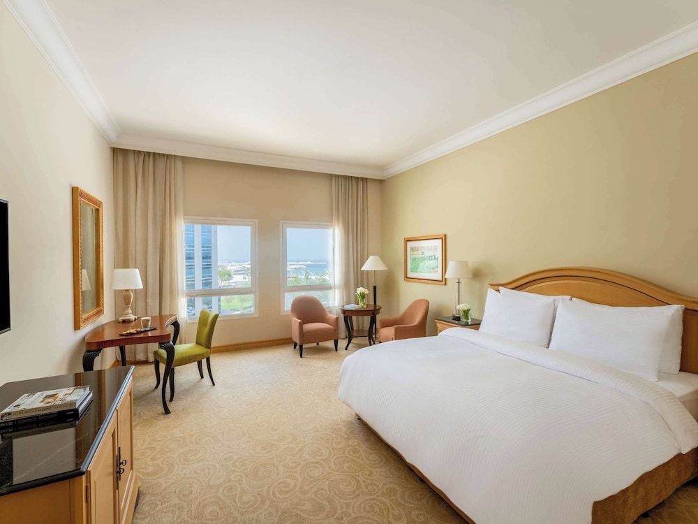 Mövenpick Hotel Doha Business Suite, 1 King Bed 3