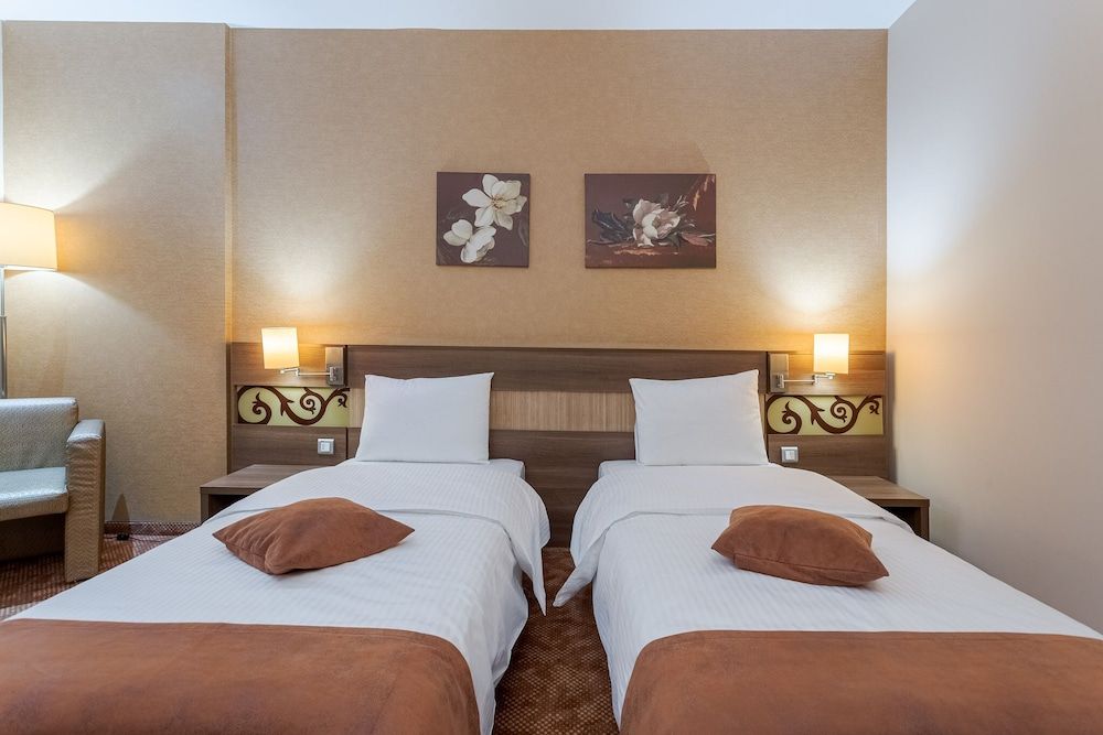 RIN Grand Superior Twin room 4