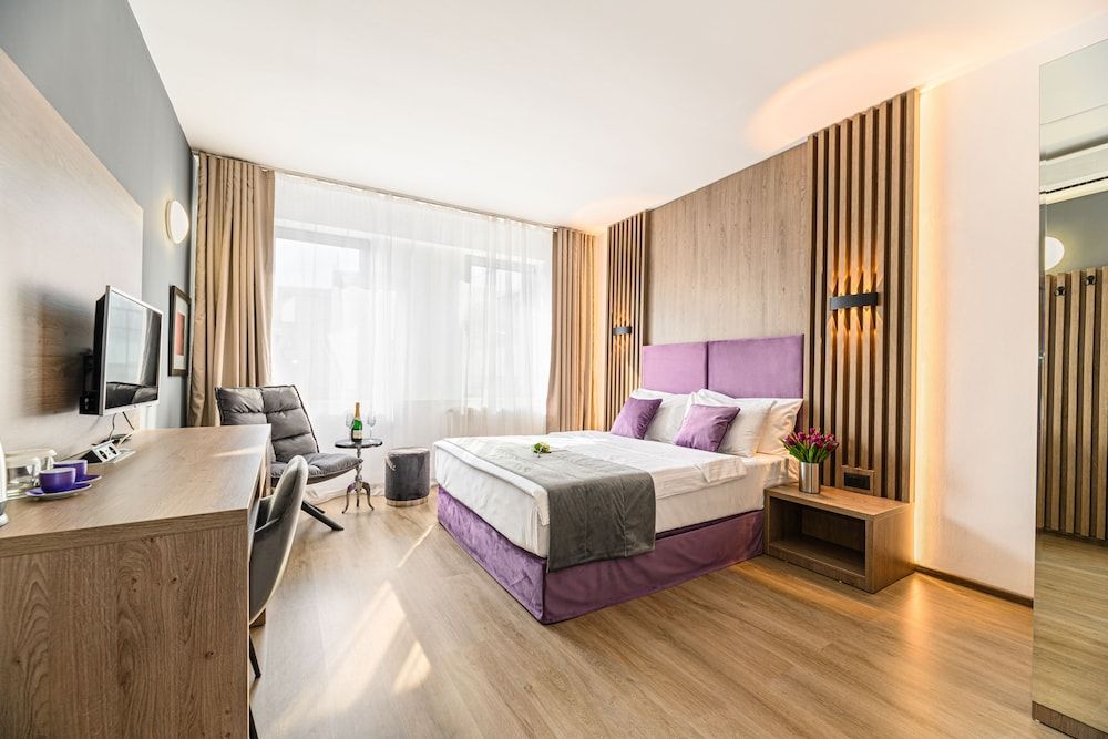 Unique Boutique Standard Double Room, 1 Queen Bed (10% off in nearby restaurant) 4