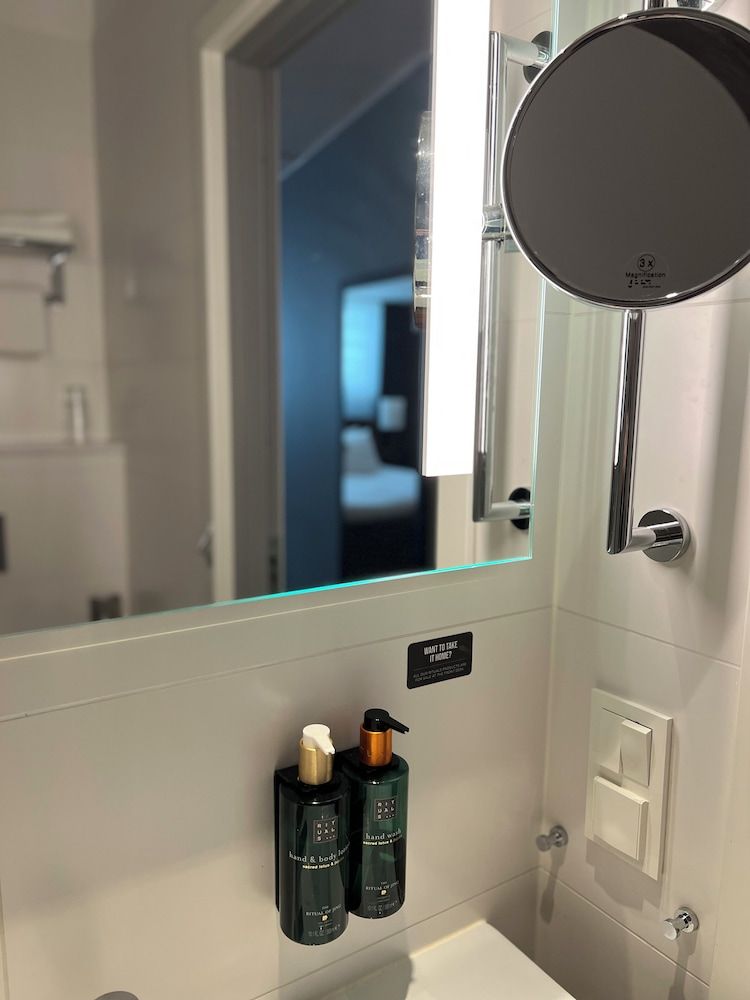 Home Hotel Plaza Deluxe Double Room 4